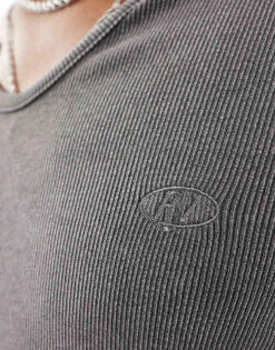 Reclaimed Vintage Long Sleeve Acid Wash Muscle Fit T-shirt In Charcoal For Men -Fit Outfits Store 205967038 3