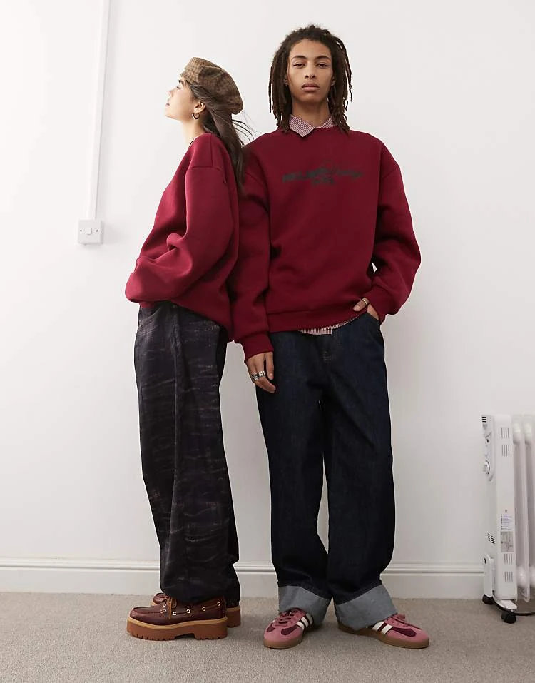 Reclaimed Vintage Unisex Oversized Sweat With Logo In Burgundy For Unisex 4 Reclaimed Vintage Unisex Oversized Sweat With Logo In Burgundy For Unisex - Image 2